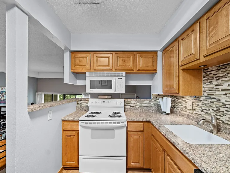 4902 University Ave #325 — Photo 13