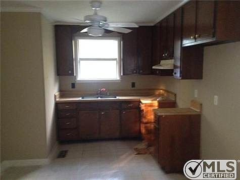 3rd image of 211 Creekside Dr