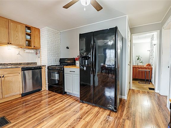 2nd image of 532 Millbrook Rd