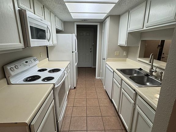 4th image of 512 Eberhart Ln APT 1101