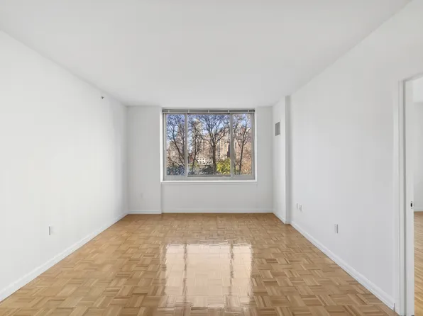 888 Main Street image 6 of 14