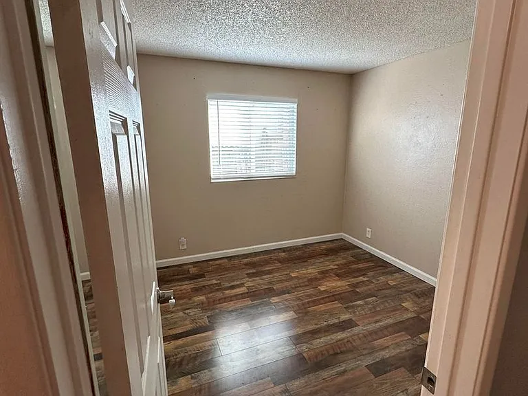 1014 Prairie Dr — Photo 7