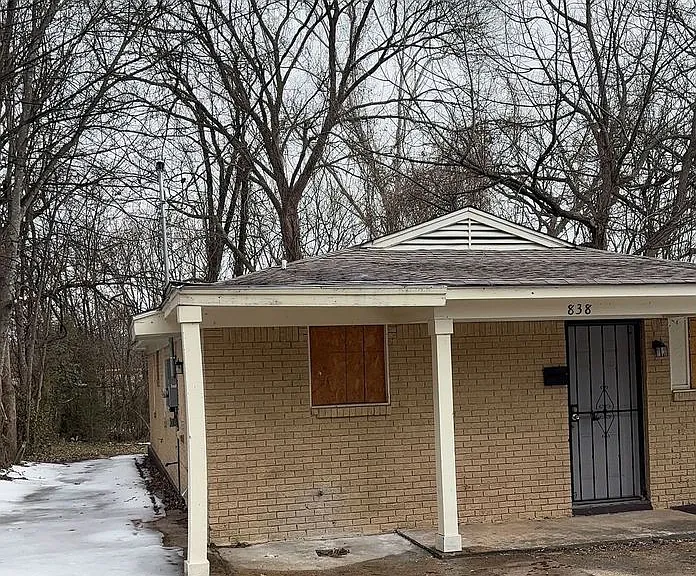 838 Crockett Pl — Photo 1