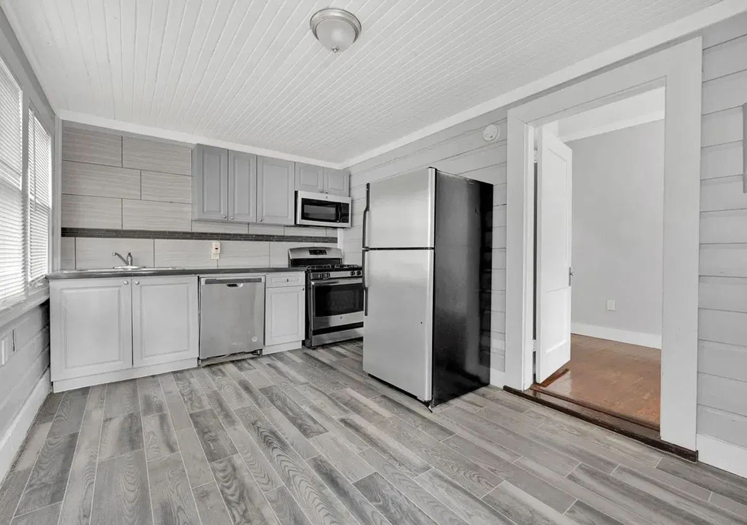 Modern Studio Near Downtown San Antonio — Photo 2