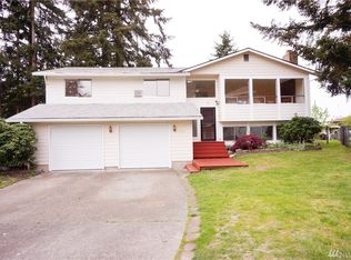 1030 Newport Ct NE, Renton, WA 98056
