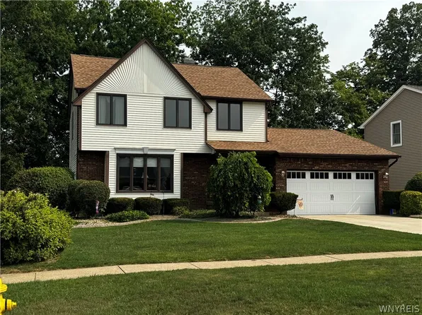 3568 Heatherwood Dr, Hamburg, NY 14075