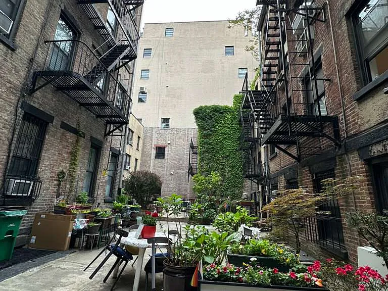 222 W 17th St #4C — Photo 9