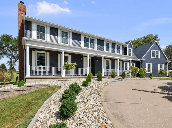 3220 Lundy Ln, Bettendorf, IA 52722
