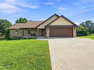408 Melford Dr, Strawberry Plains, TN 37871