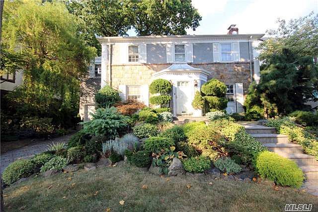 1st image of 22107 Hartland Ave