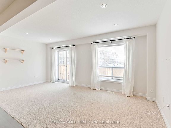 3rd image of 124 Parkinson Cres #15