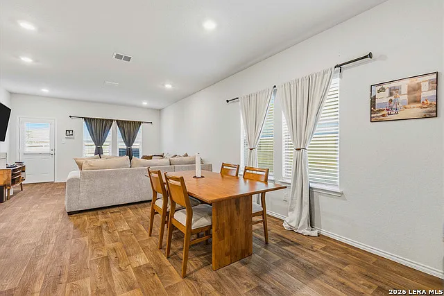 5 bed, 3.5 bath, 2492 sqft, $2,400 — Photo 4