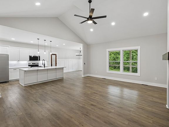 3rd image of 625 Farm Ridge Dr