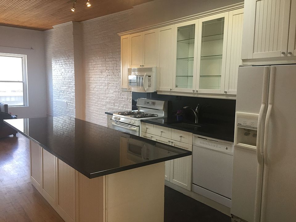2nd image of 134 10th Ave Unit 4