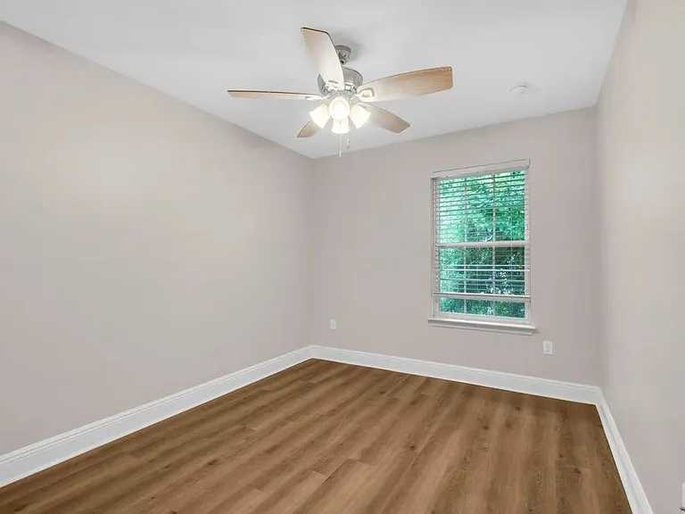 17 W Shady Oaks Ln #C — Photo 22