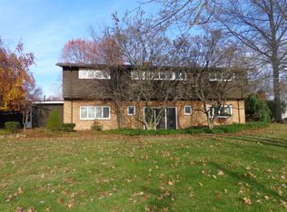 450 Fairfield Dr, Sharon, PA 16146