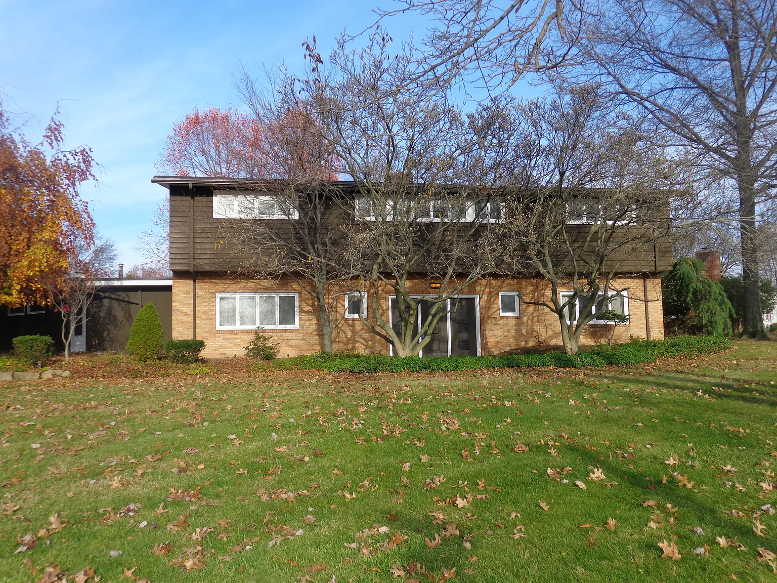 450 Fairfield Dr photo 1