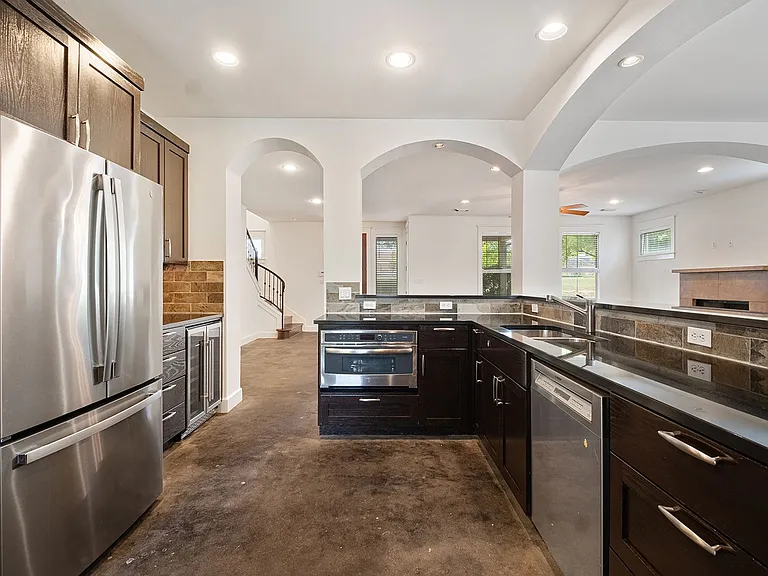 5608 Grover Ave — Photo 10