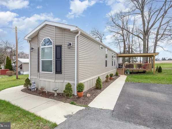 371 Old York Rd Trlr 6, New Cumberland, PA 17070