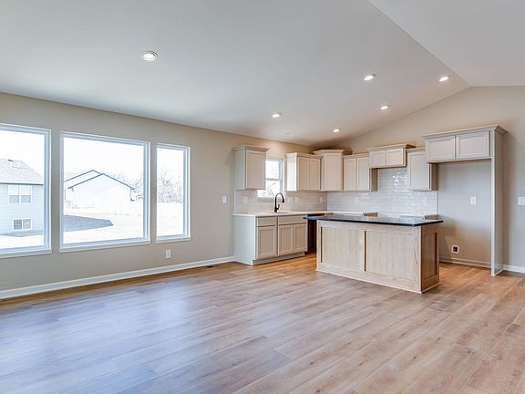 5th image of 1633 N Wildflower Ct