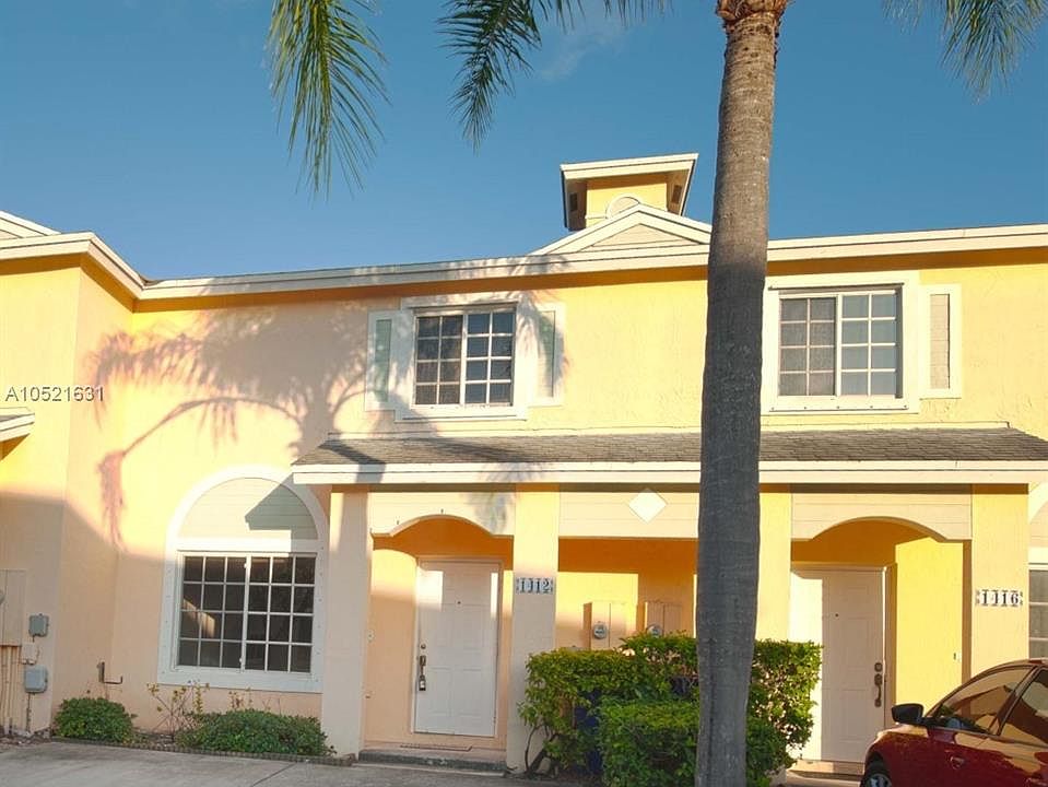 1st image of 1412 SW 47th Ave #1412