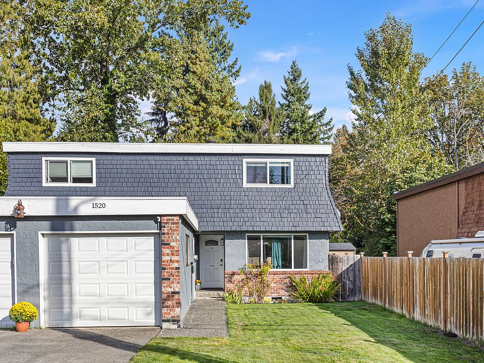 Front view; this is a duplex and 1520 is the right hand side of the home.