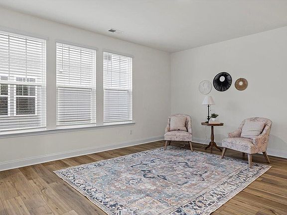 5th image of 74 Amaryllis Ln