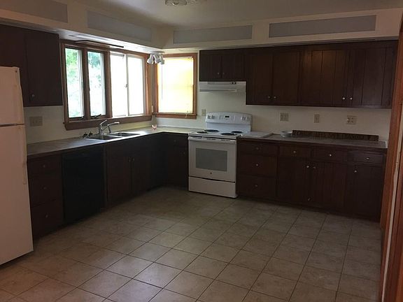 2nd image of 172 South St #3