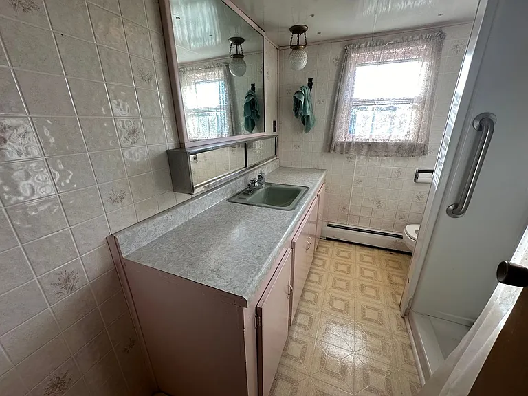 102 N River St — Photo 9
