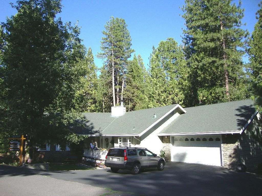2443 Country Club Dr photo 1