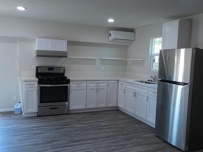 1st image of 613 Claire Ave