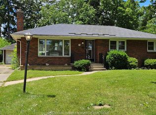 2721 Virginia Park Ave, Windsor, ON N9E 2B6