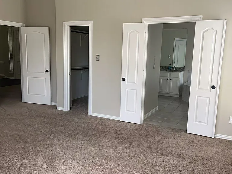 4645 Wales Dr — Photo 8