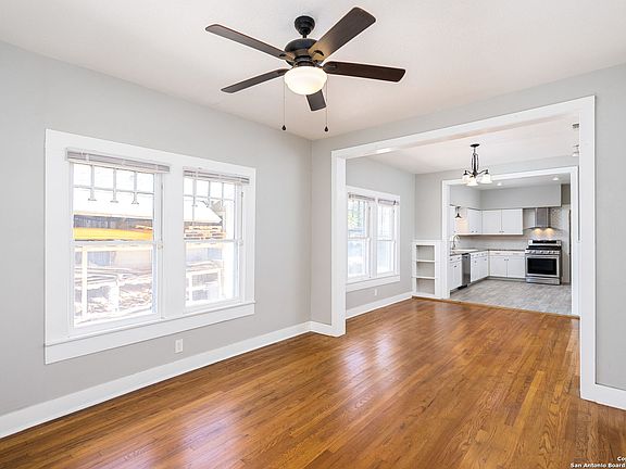4th image of 1127 W GRAMERCY PL