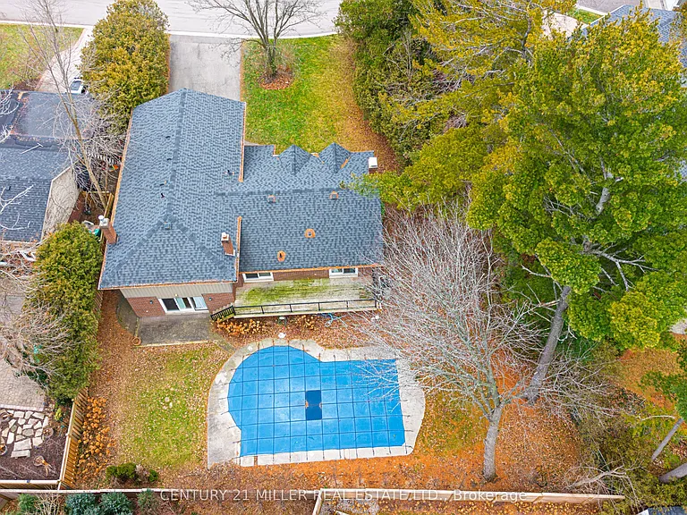 163 Castle Cres — Photo 45