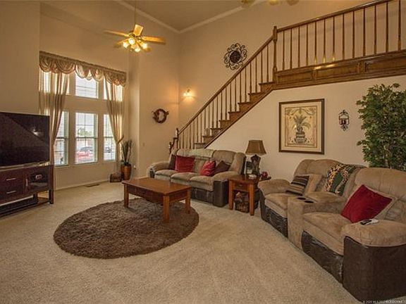 5th image of 901 S Boyd Pl