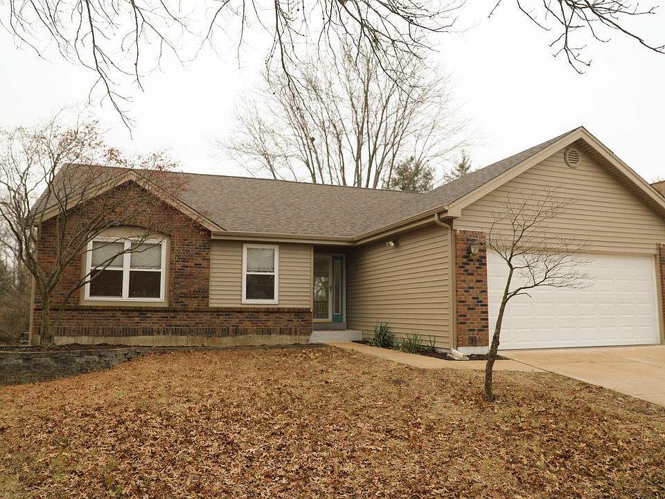1st image of 926 Oakwood Farms Ln