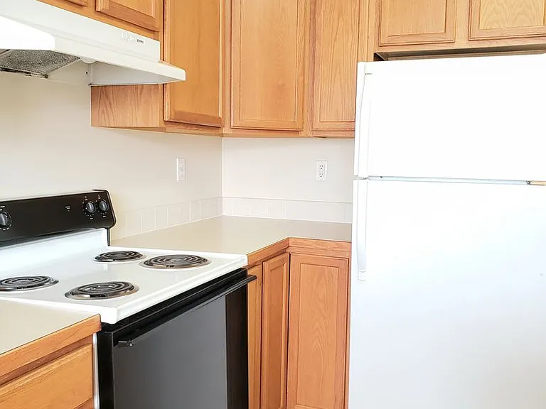 591 Eastmont Ave — Photo 9