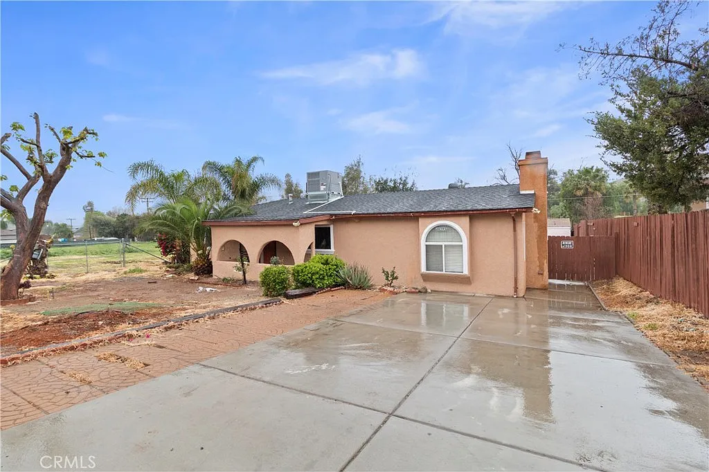 3 bed, 1176 sqft, $2,500 — Photo 1