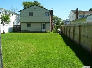 855 Surf St, Lindenhurst, NY 11757