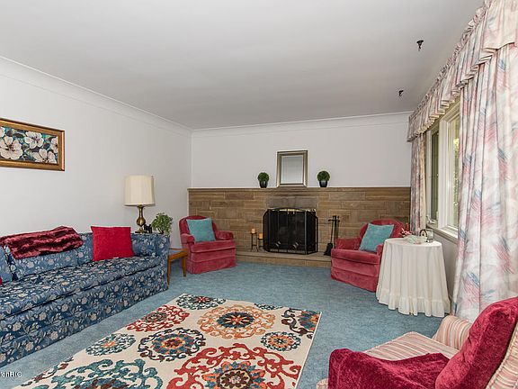 3rd image of 5456 Parkview Ave