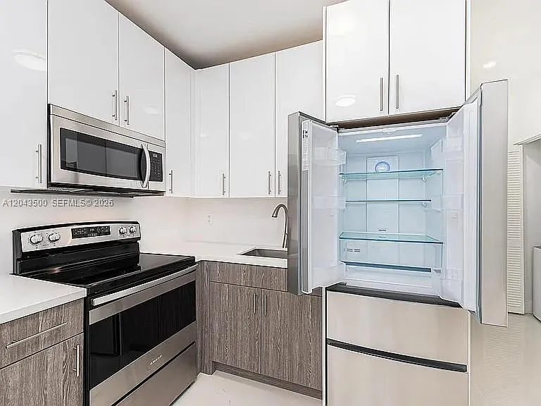 $2,000 676 NW 47th St #4 — Photo 4