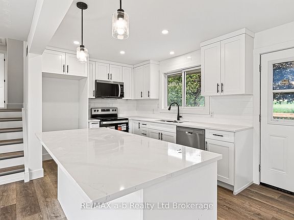 4th image of 317 Russell St