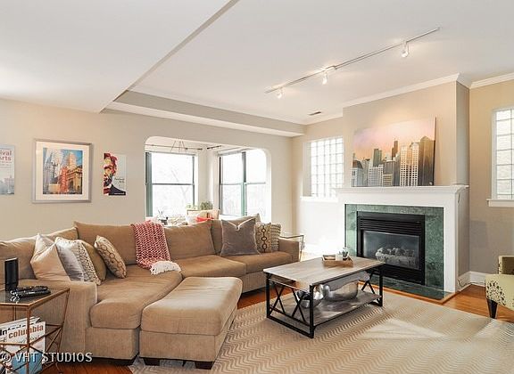 2nd image of 4449 N Beacon St APT 3N