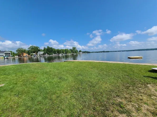 11072 Lake Dr, Rodney, MI 49342