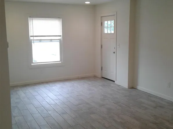 242 Bradford St, Bennington, VT 05201