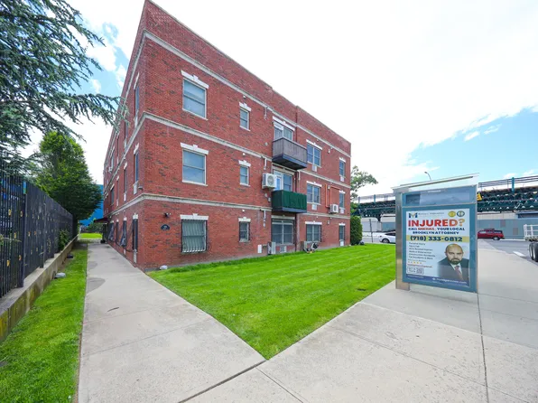 526 Avenue Z image 3 of 14