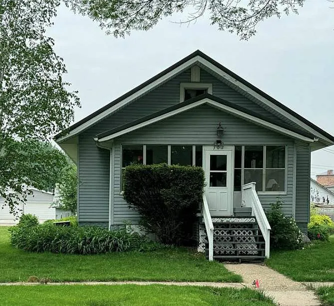 302 Maple St
