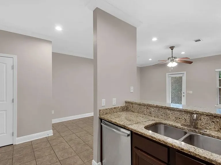 17 W Shady Oaks Ln #C — Photo 11