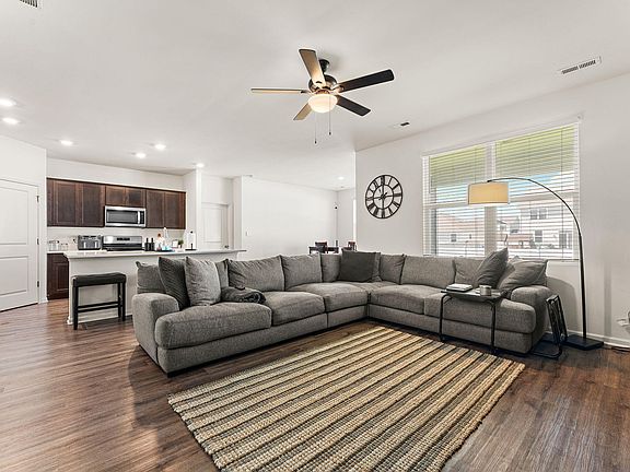 4th image of 7656 W 105th Pl